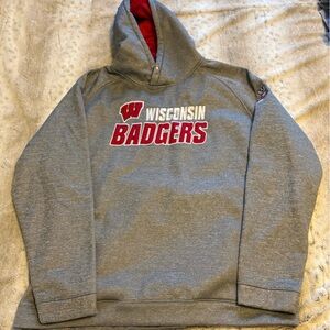 Colosseum Gray Wisconsin Badgers Pullover Hoodie